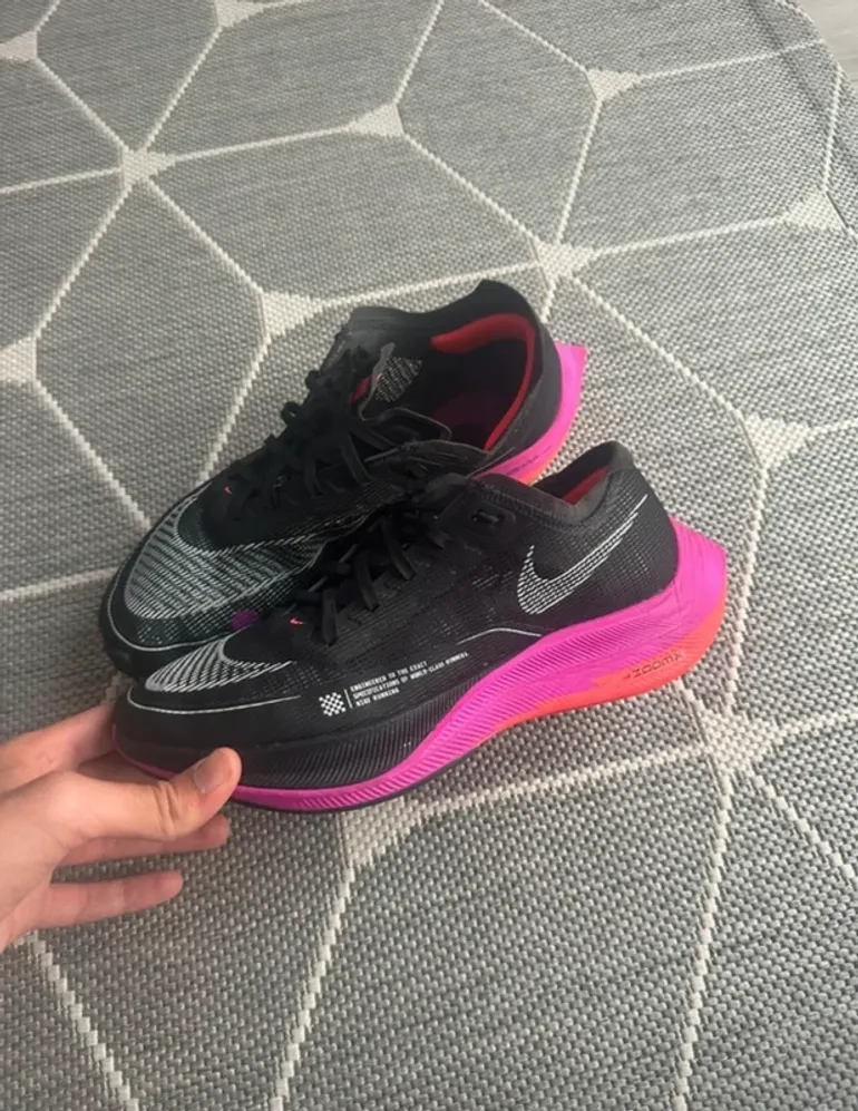 Used Nike Running Shoes bike — image 1 of 3