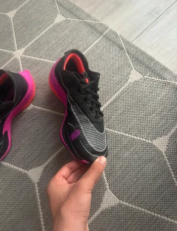 Used Nike Running Shoes bike — image 3 of 3