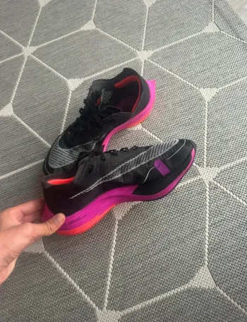 Used Nike Running Shoes bike — image 2 of 3