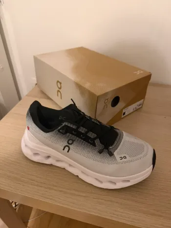 Used On Running Chaussures On taille 42 bike — image 4 of 10