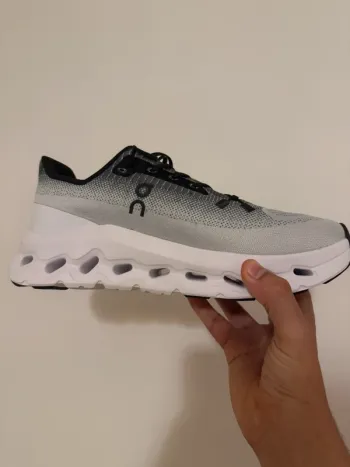 Used On Running Chaussures On taille 42 bike — image 2 of 10