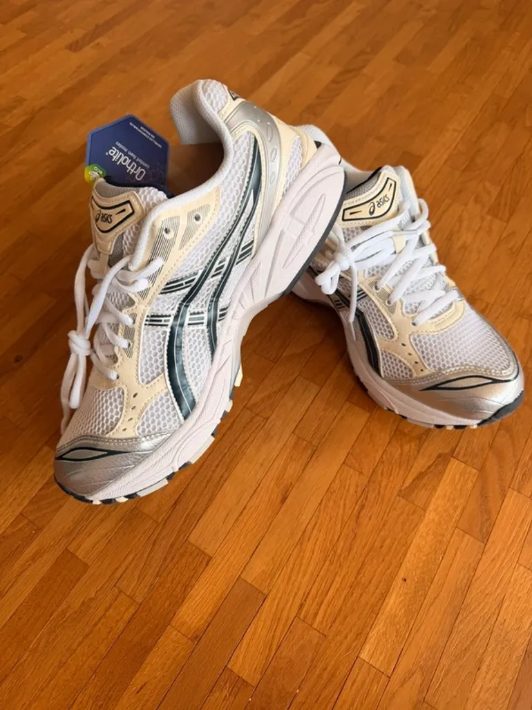 Used Asics Shoes bike — image 1 of 5
