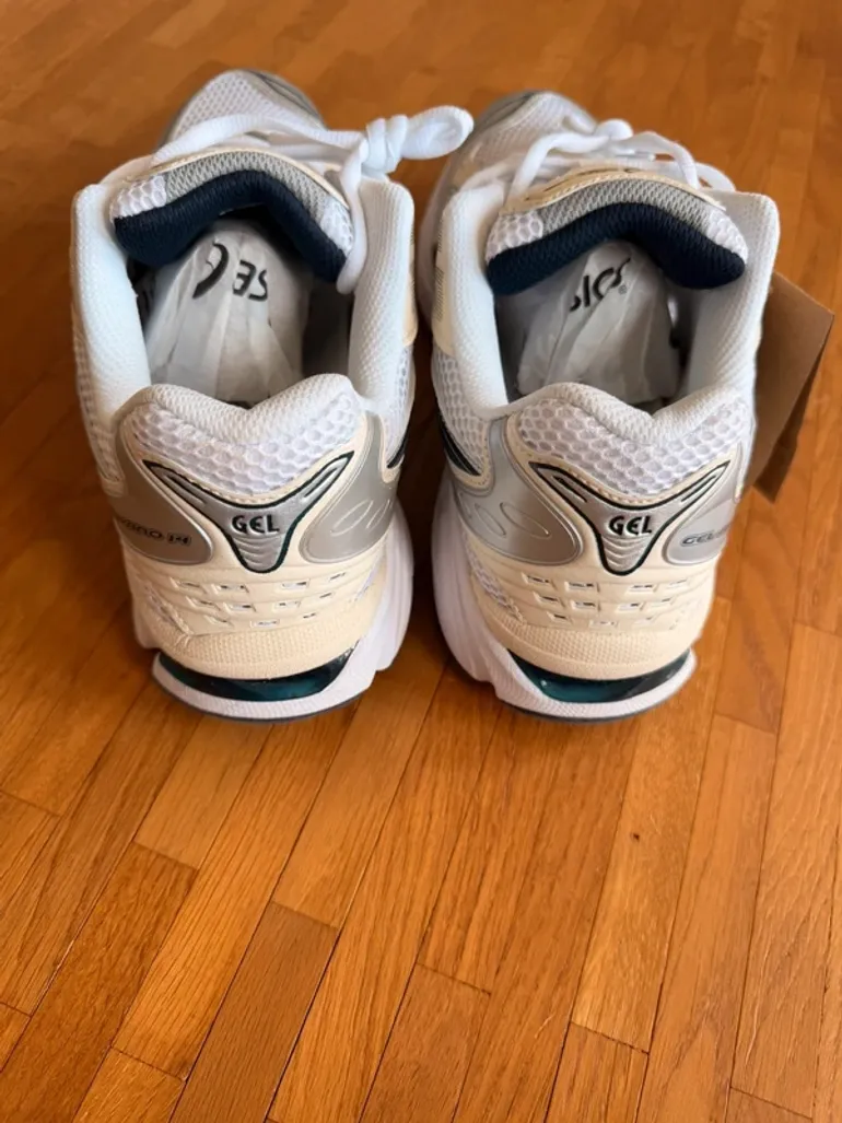 Used Asics Shoes bike — image 3 of 5