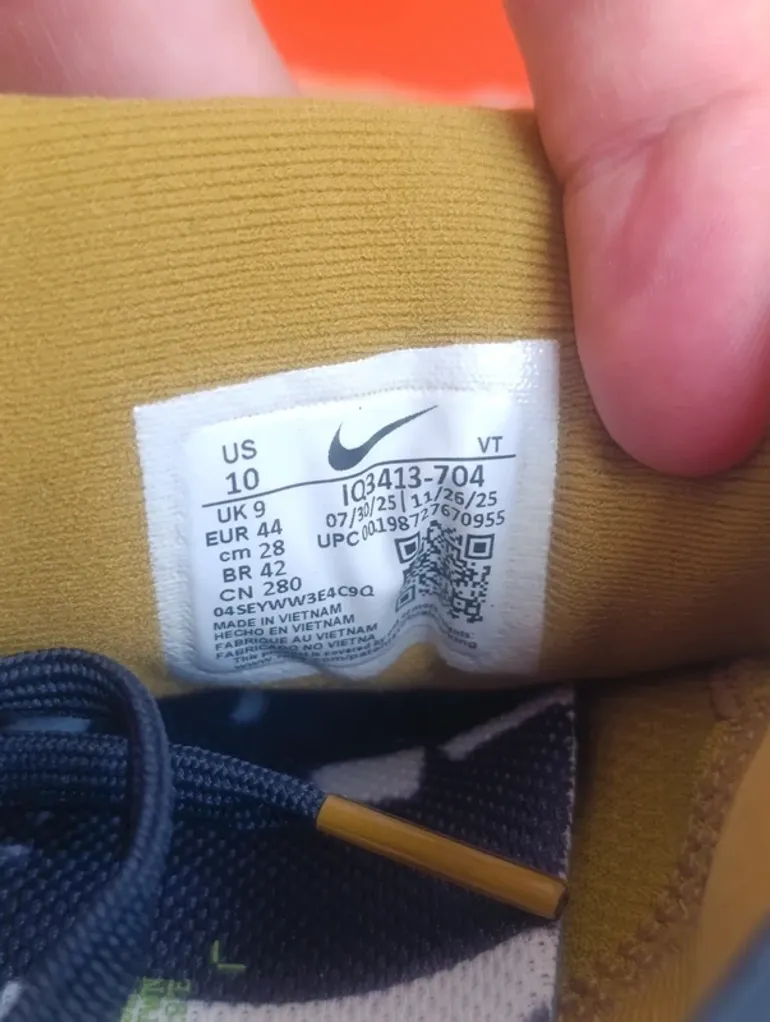 Used Nike Vomero 18 SE bike — image 6 of 8