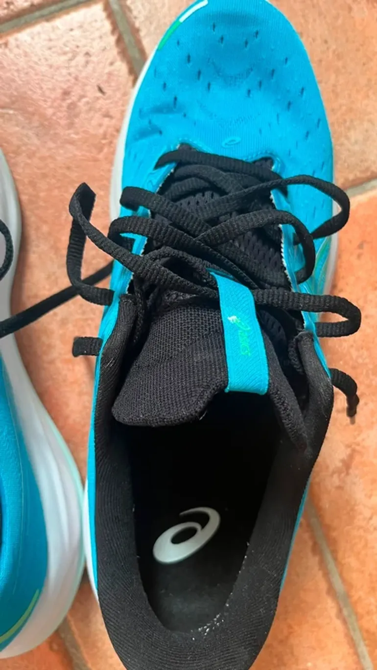 Used Asics FF Blast + bike — image 1 of 9