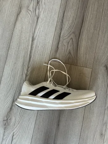Used Adidas Sneaker bike — image 4 of 7