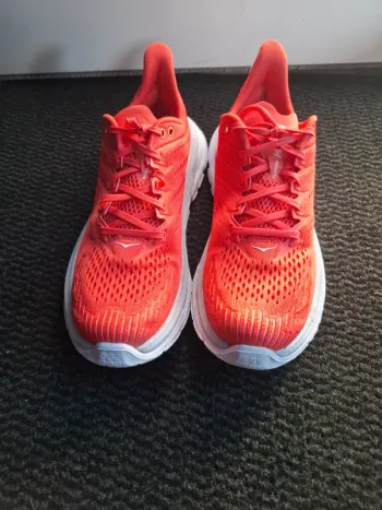 Käytetty Hoka Clifton bike