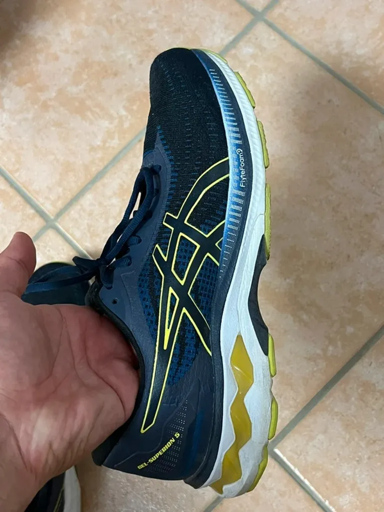Used Asics Gel bike — image 3 of 4