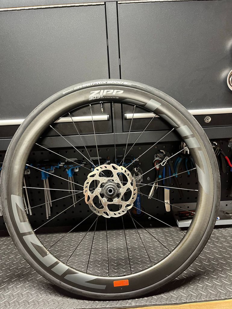 Brugt Zipp 303S Carbon Disc Brake Wheelset bike — billede 6 af 8