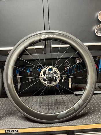 Brugt Zipp 303S Carbon Disc Brake Wheelset bike — billede 8 af 8