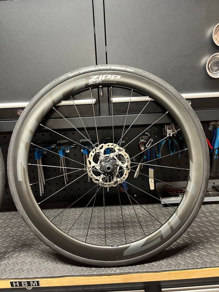 Brugt Zipp 303S Carbon Disc Brake Wheelset bike — billede 8 af 8