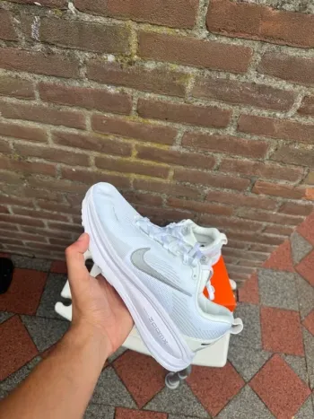 Käytetty Nike Vomero 18 bike — kuva 9 / 9