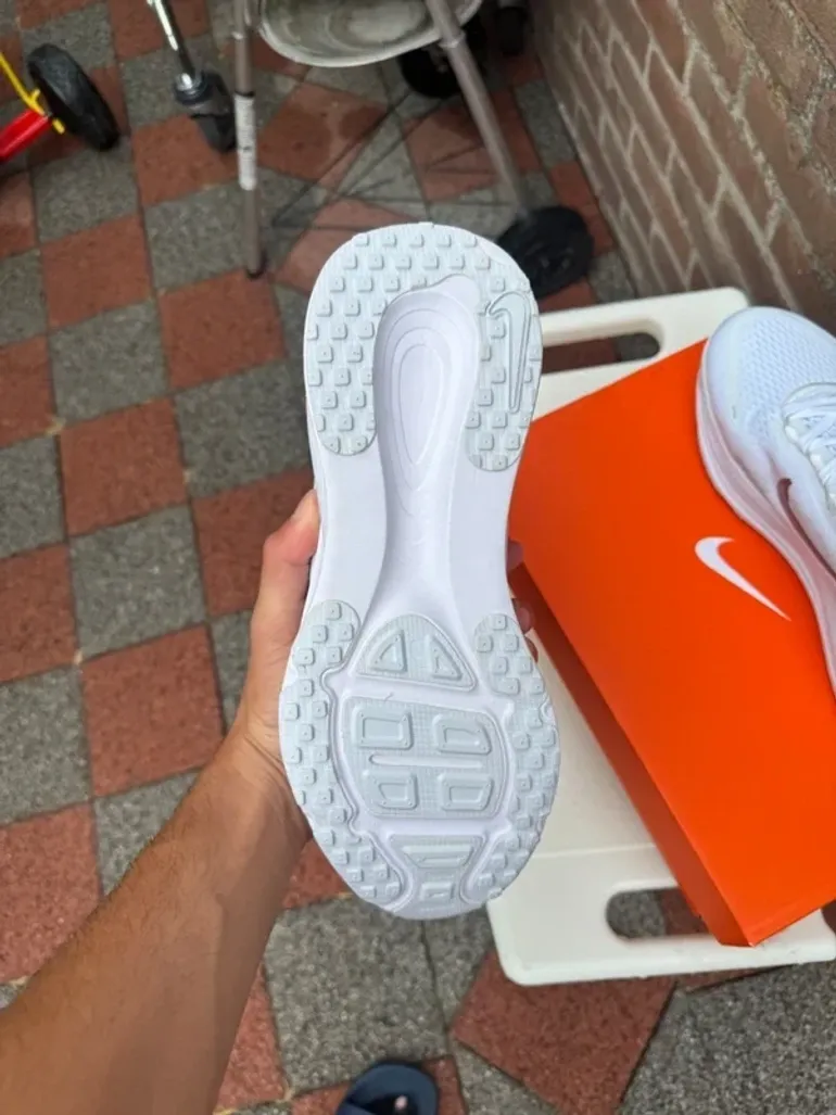Käytetty Nike Vomero 18 bike — kuva 7 / 9