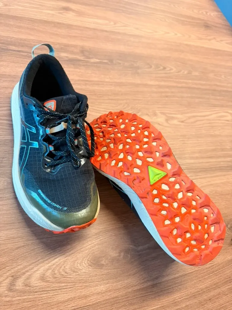 Used Asics Trabuco Max 3 bike — image 2 of 7