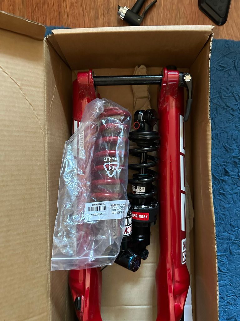 Used RockShox Zeb Ultimate Red 2025 bike — image 2 of 3
