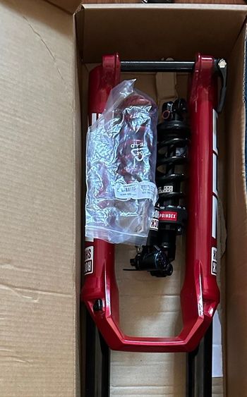 Used RockShox Vivid Coil Ultimate RC2T 2025 bike — image 2 of 2