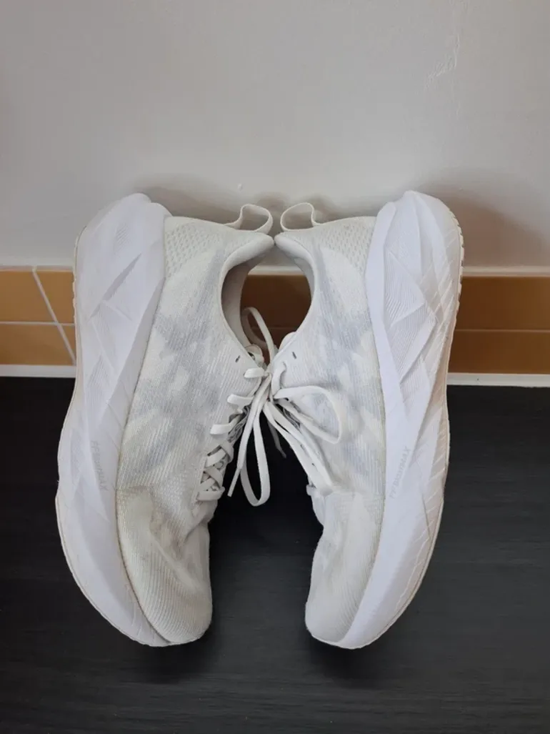 Used Asics Novablast 5 bike — image 2 of 4