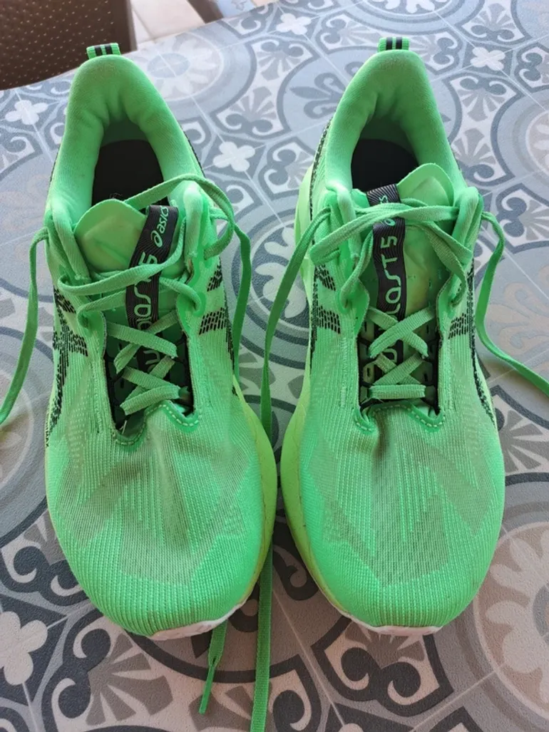 Used Asics Novablast 5 bike — image 1 of 2