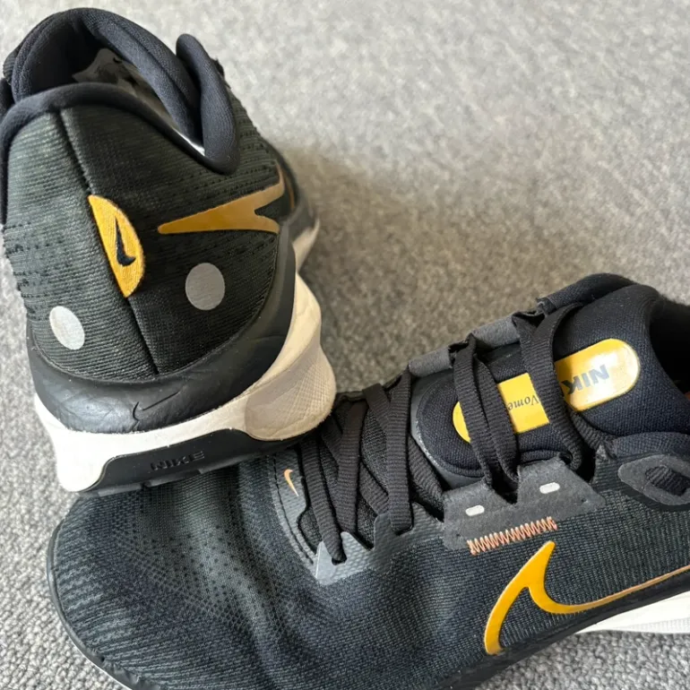 Used Nike Zoom Vomero 17 bike — image 2 of 9