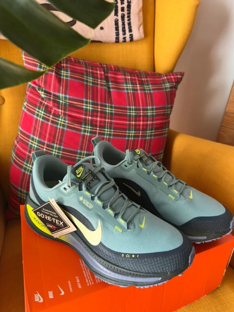 Used Scarpa Nike Vomero 18 bike — image 3 of 6