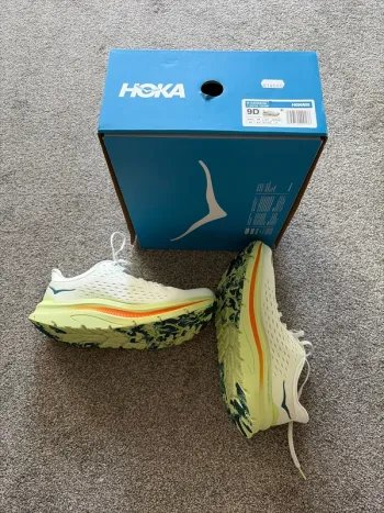 Used Hoka Laufschuhe Größe 42 2/3 US 9 bike — image 3 of 3