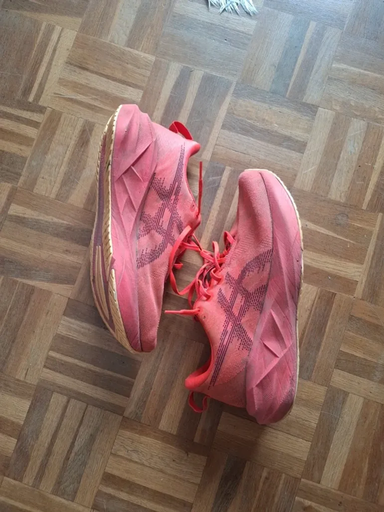 Gebrauchtes Asics novablast 5 bike — Bild 1 von 5