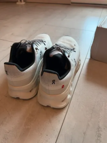 Gebrauchtes On Running On Sneaker Größe 44 bike — Bild 9 von 9