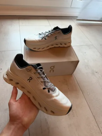 Gebrauchtes On Running On Sneaker Größe 44 bike — Bild 2 von 9