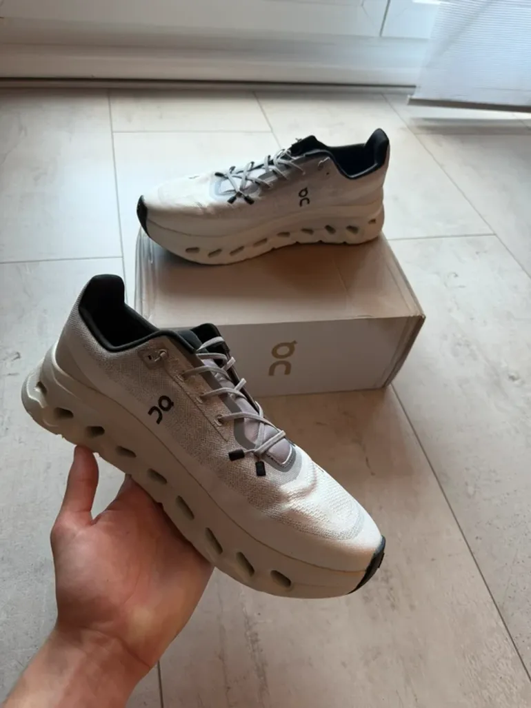 Gebrauchtes On Running On Sneaker Größe 44 bike — Bild 1 von 9