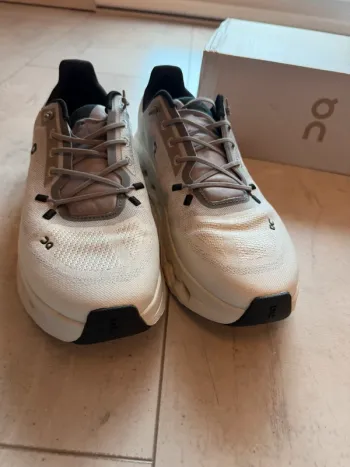 Gebrauchtes On Running On Sneaker Größe 44 bike — Bild 6 von 9
