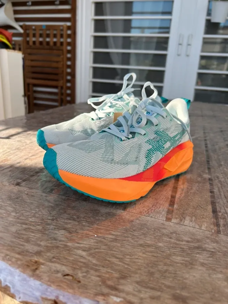Used Asics Novablast 5 bike — image 1 of 8