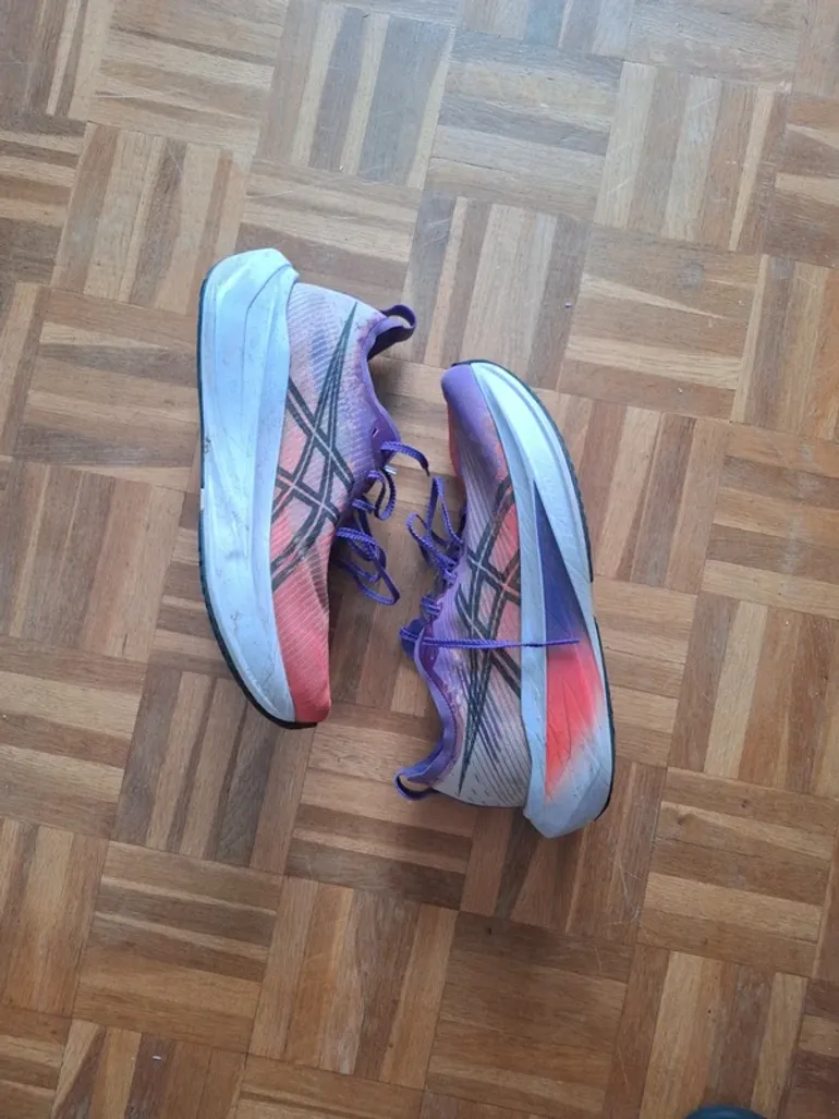 Gebrauchtes Asics Megablast bike — Bild 1 von 5