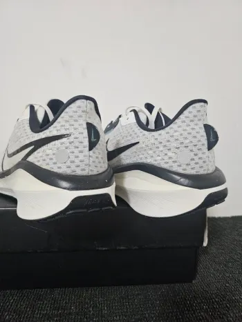 Used Nike Vomero 17 bike — image 5 of 10