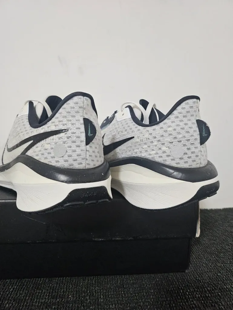 Used Nike Vomero 17 bike — image 5 of 10