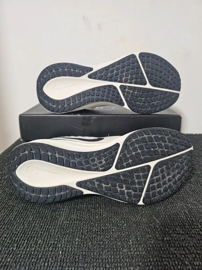Used Nike Vomero 17 bike — image 6 of 10