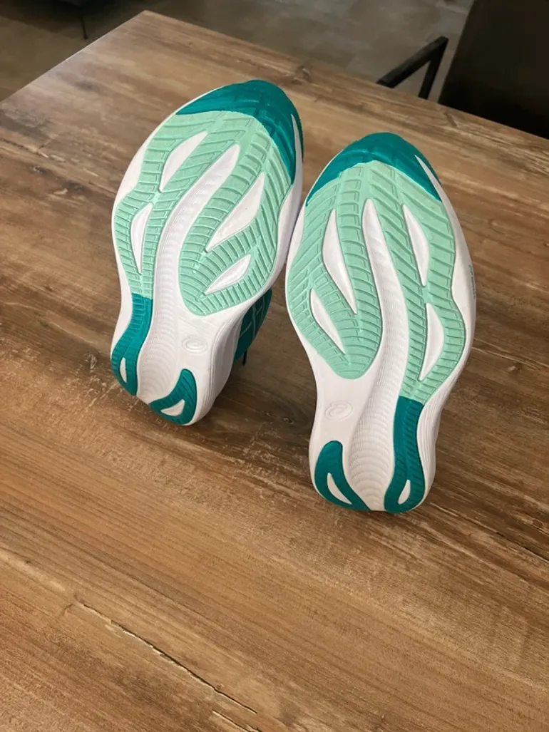 Gebrauchtes Asics Nimbus 27 bike — Bild 4 von 6