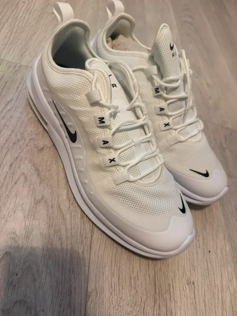 Used White Air Max Axis bike — image 1 of 7