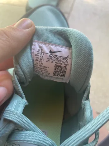 Used Nike Running Shoes bike — image 4 of 5