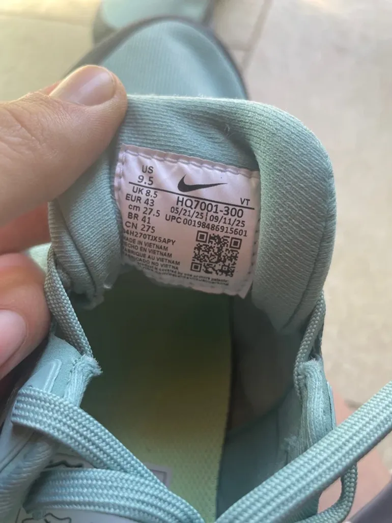Used Nike Running Shoes bike — image 4 of 5