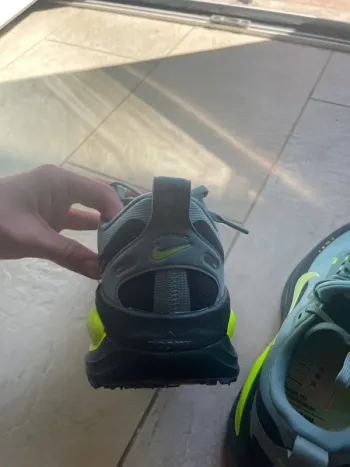 Used Nike Running Shoes bike — image 5 of 5