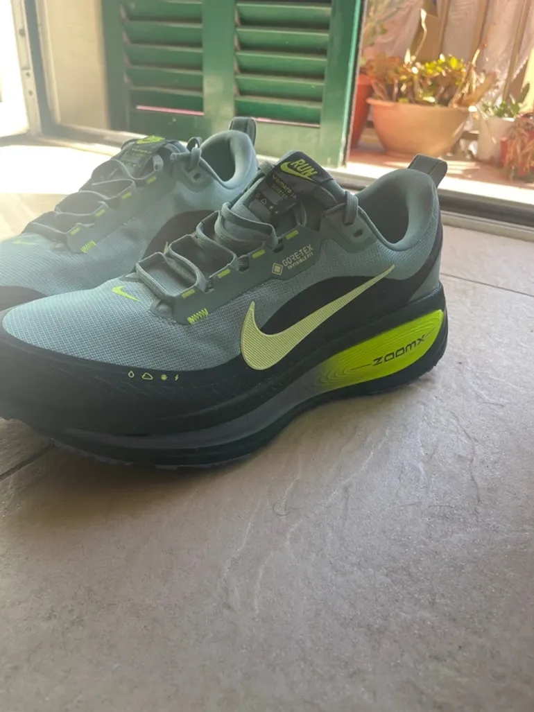 Used Nike Running Shoes bike — image 2 of 5