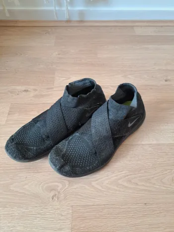 Käytetty Simple Free Run Flyknit bike