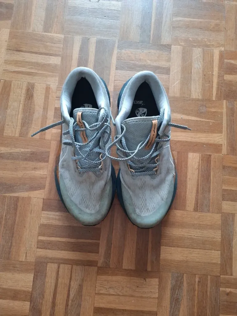Použité Asics Novablast 5 bike — obrázek 2 z 5