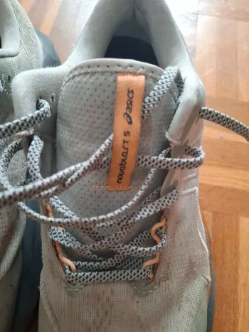 Použité Asics Novablast 5 bike — obrázek 3 z 5