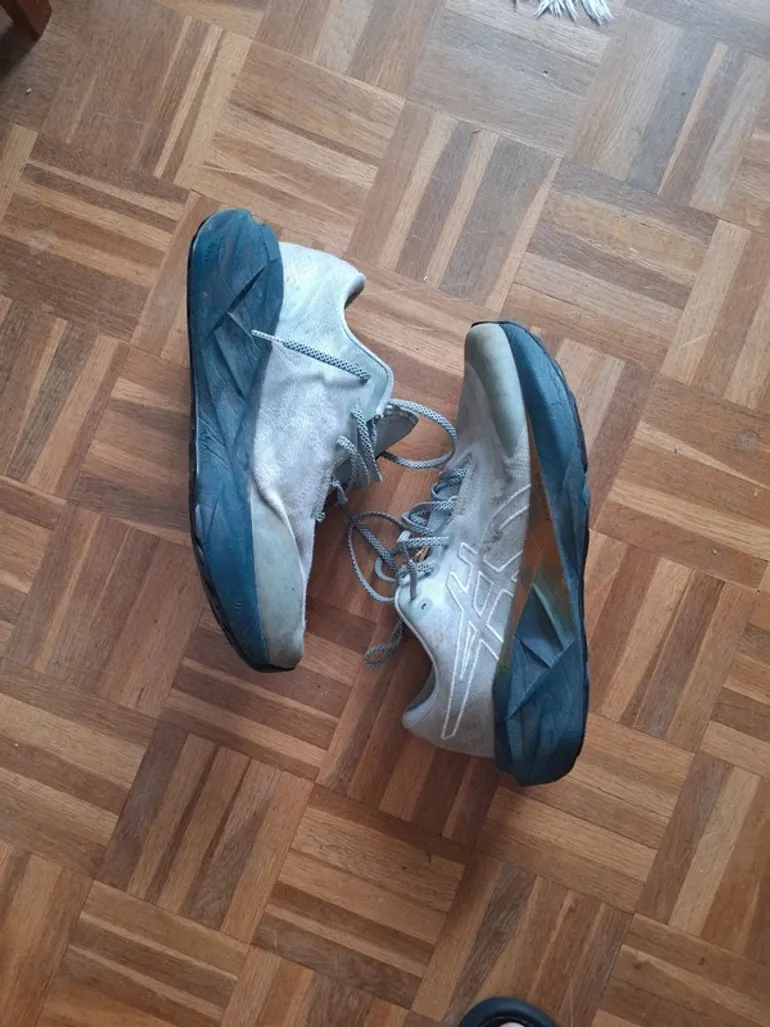 Použité Asics Novablast 5 bike — obrázek 1 z 5
