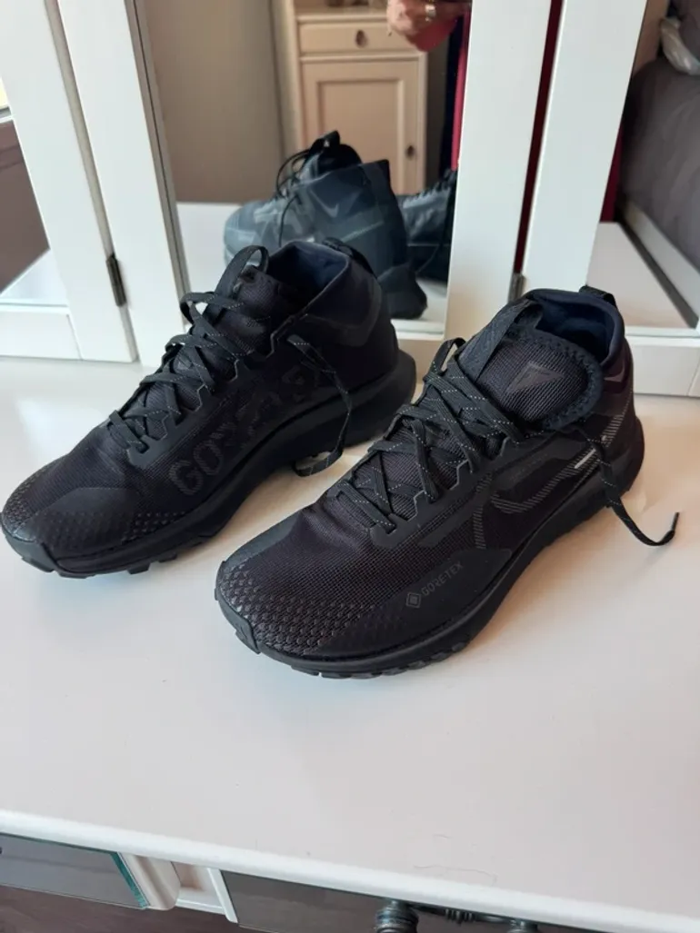Used Nike Trail Gore-Tex bike — image 1 of 7