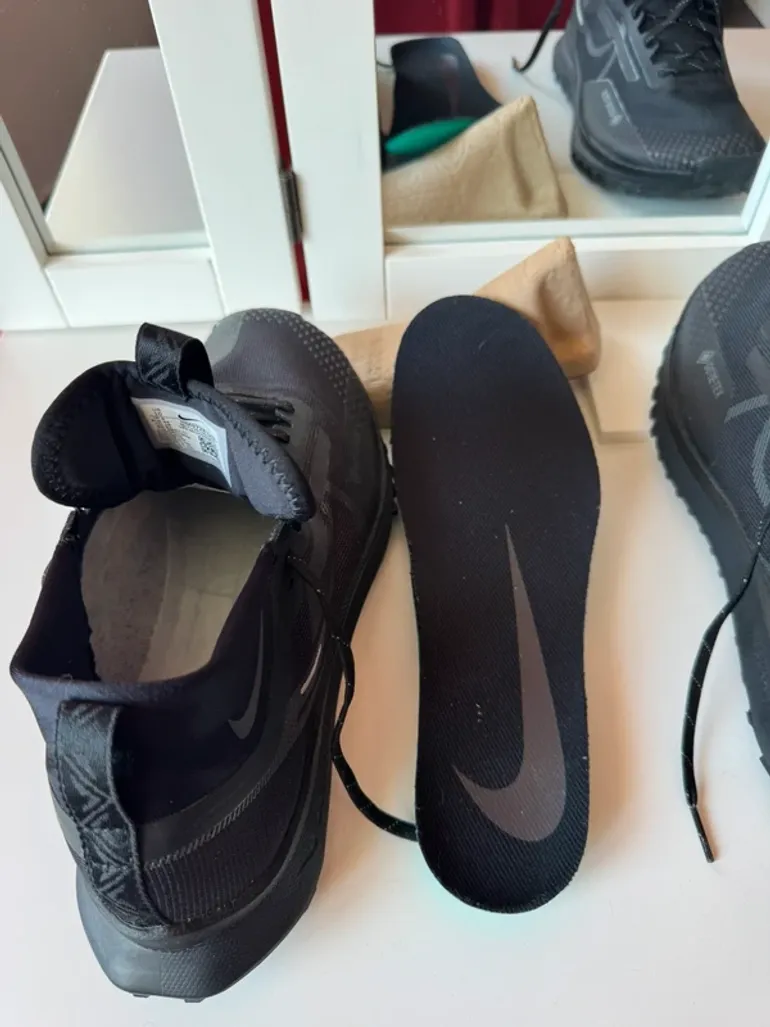 Used Nike Trail Gore-Tex bike — image 5 of 7