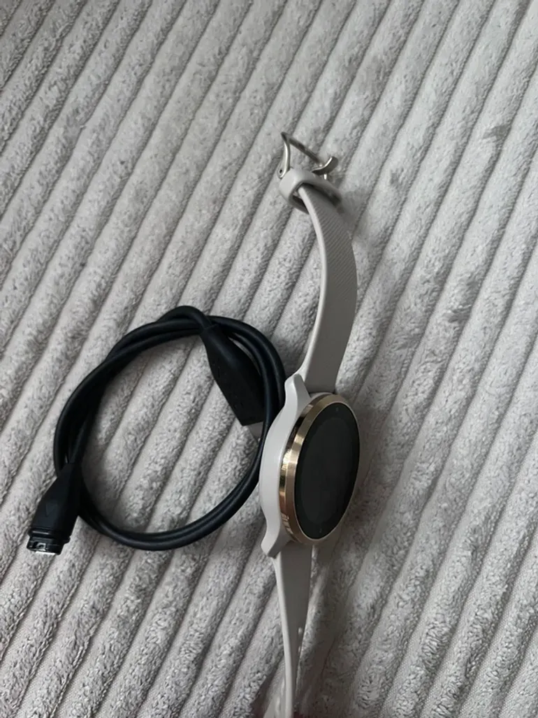 Used Garmin Venu 2S bike — image 4 of 6