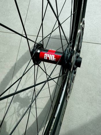 Used BeW Carbon MTB Wheelset 27.5" bike — image 4 of 4