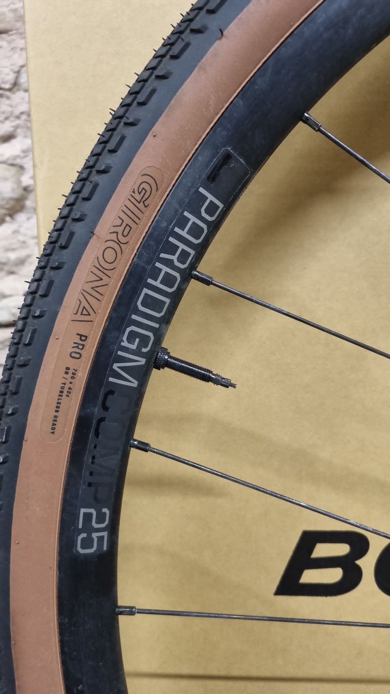 Used Bontrager Paradigm Comp 25 Wheels 2025 bike — image 3 of 11